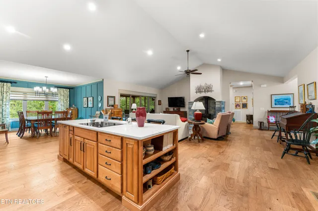 $989,000 | 143 Chestnut Ridge Lane, Crossville, TN 38558