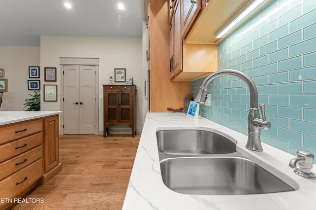 $989,000 | 143 Chestnut Ridge Lane, Crossville, TN 38558