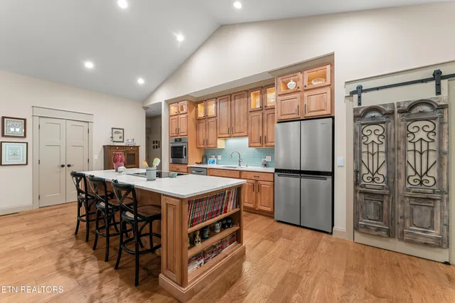 $989,000 | 143 Chestnut Ridge Lane, Crossville, TN 38558