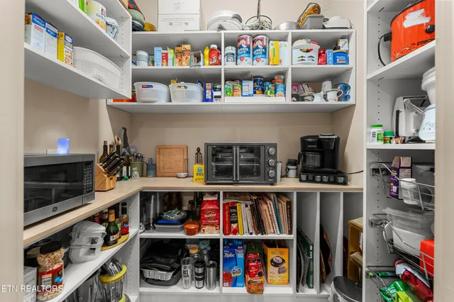 $989,000 | 143 Chestnut Ridge Lane, Crossville, TN 38558