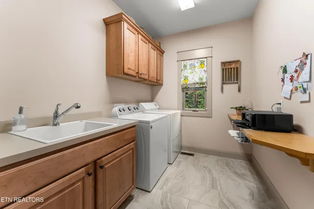 $989,000 | 143 Chestnut Ridge Lane, Crossville, TN 38558