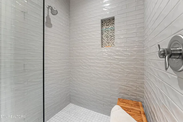 $989,000 | 143 Chestnut Ridge Lane, Crossville, TN 38558