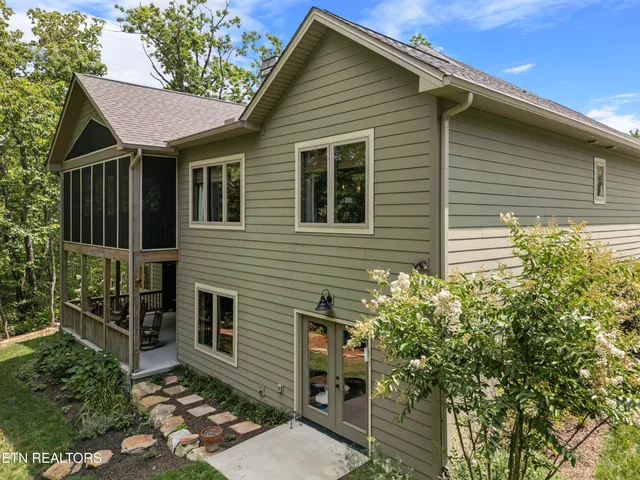 $989,000 | 143 Chestnut Ridge Lane, Crossville, TN 38558