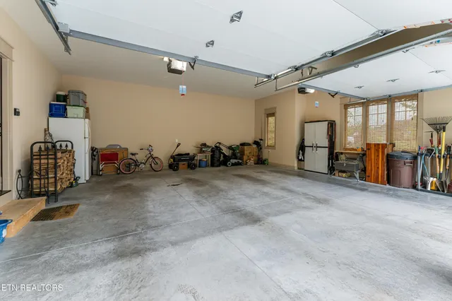 $989,000 | 143 Chestnut Ridge Lane, Crossville, TN 38558