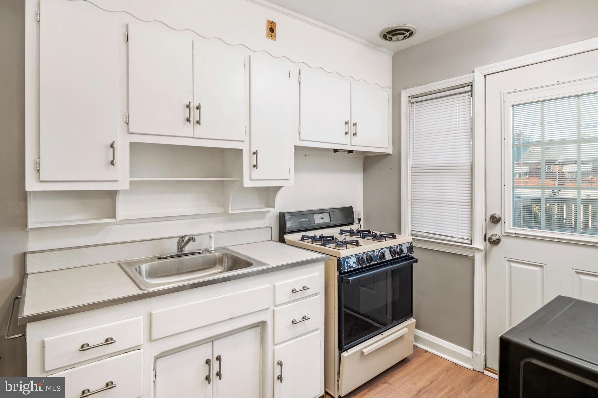 1022 Downton Road Halethorpe, MD 21227 - Photo 10 of 26 Kitchen