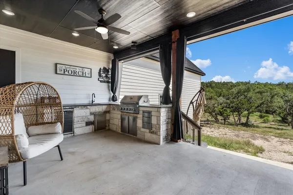 $899,500 | 224 Kellog, Fischer, TX 78623