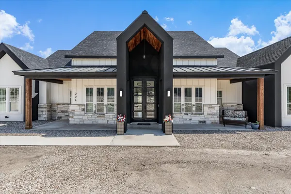 $899,500 | 224 Kellog, Fischer, TX 78623