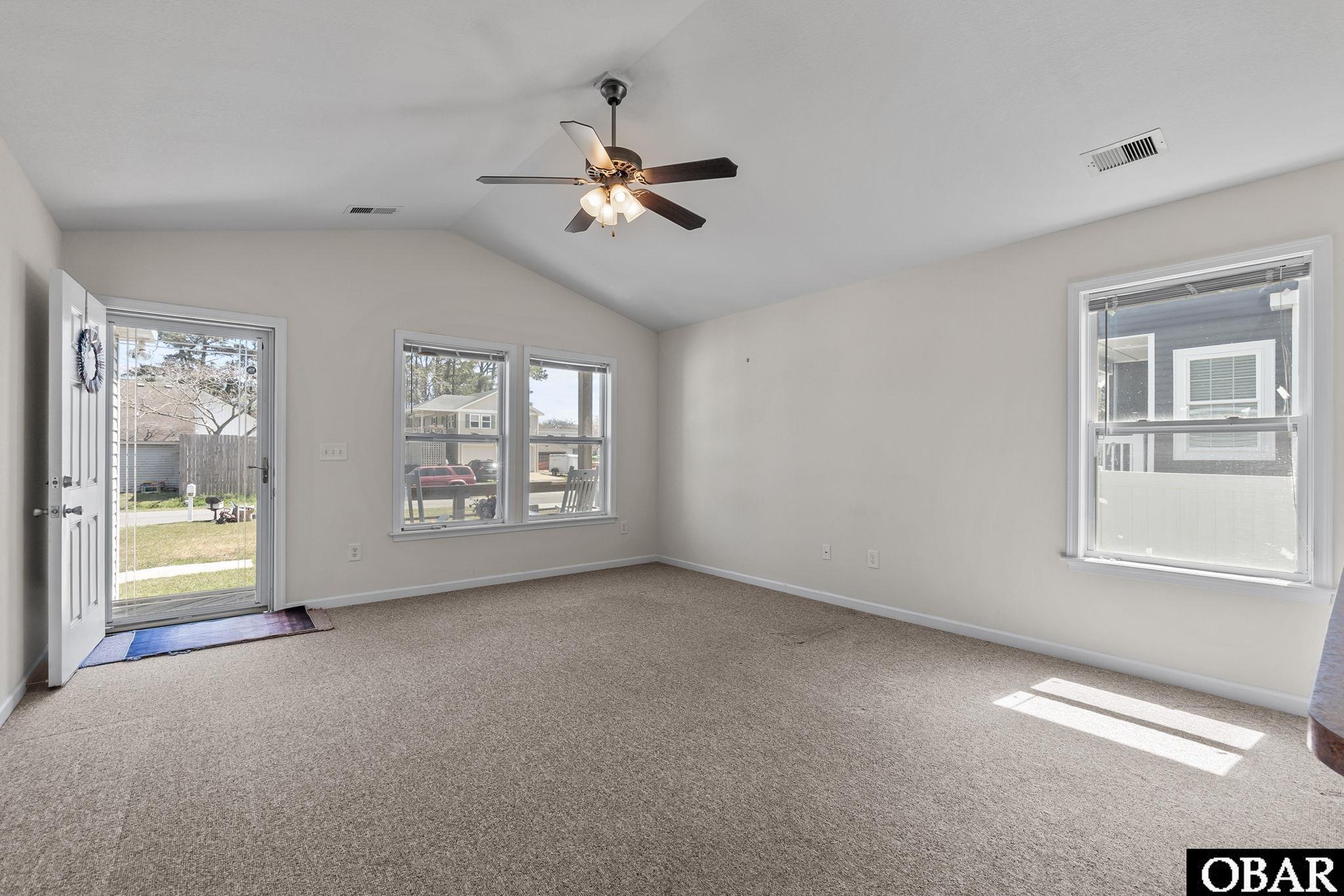 718 George Howe Street Manteo, NC 27954 - Photo 3 of 28 Living Room