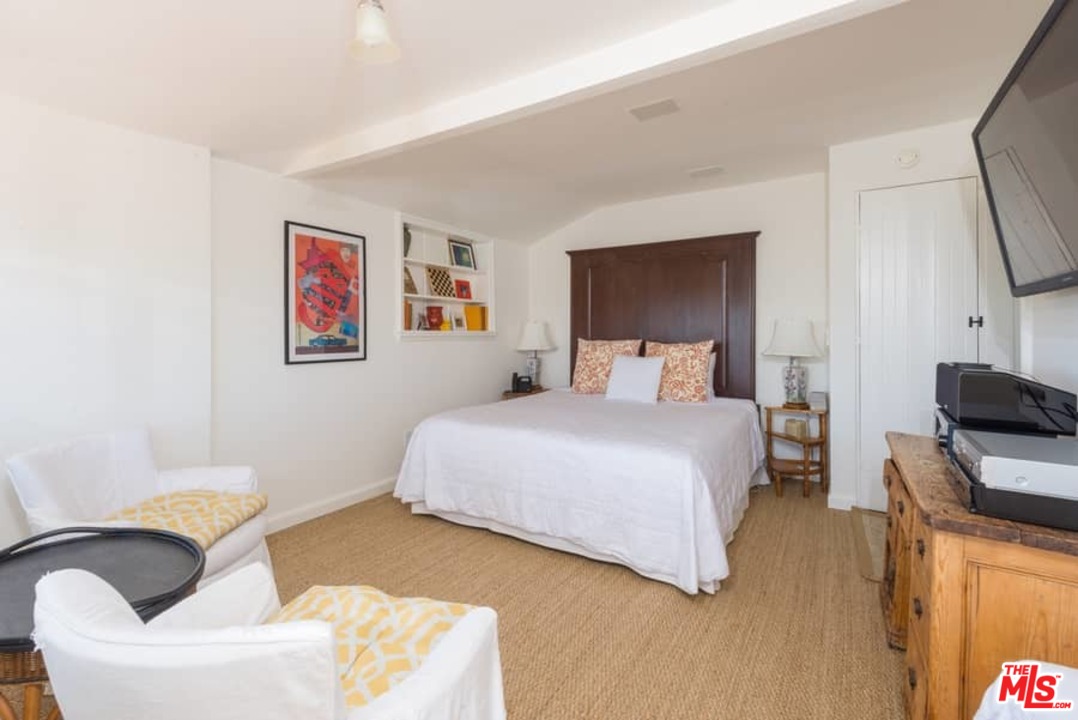 1766 Westridge Road Los Angeles, CA 90049 - Photo 45 of 54