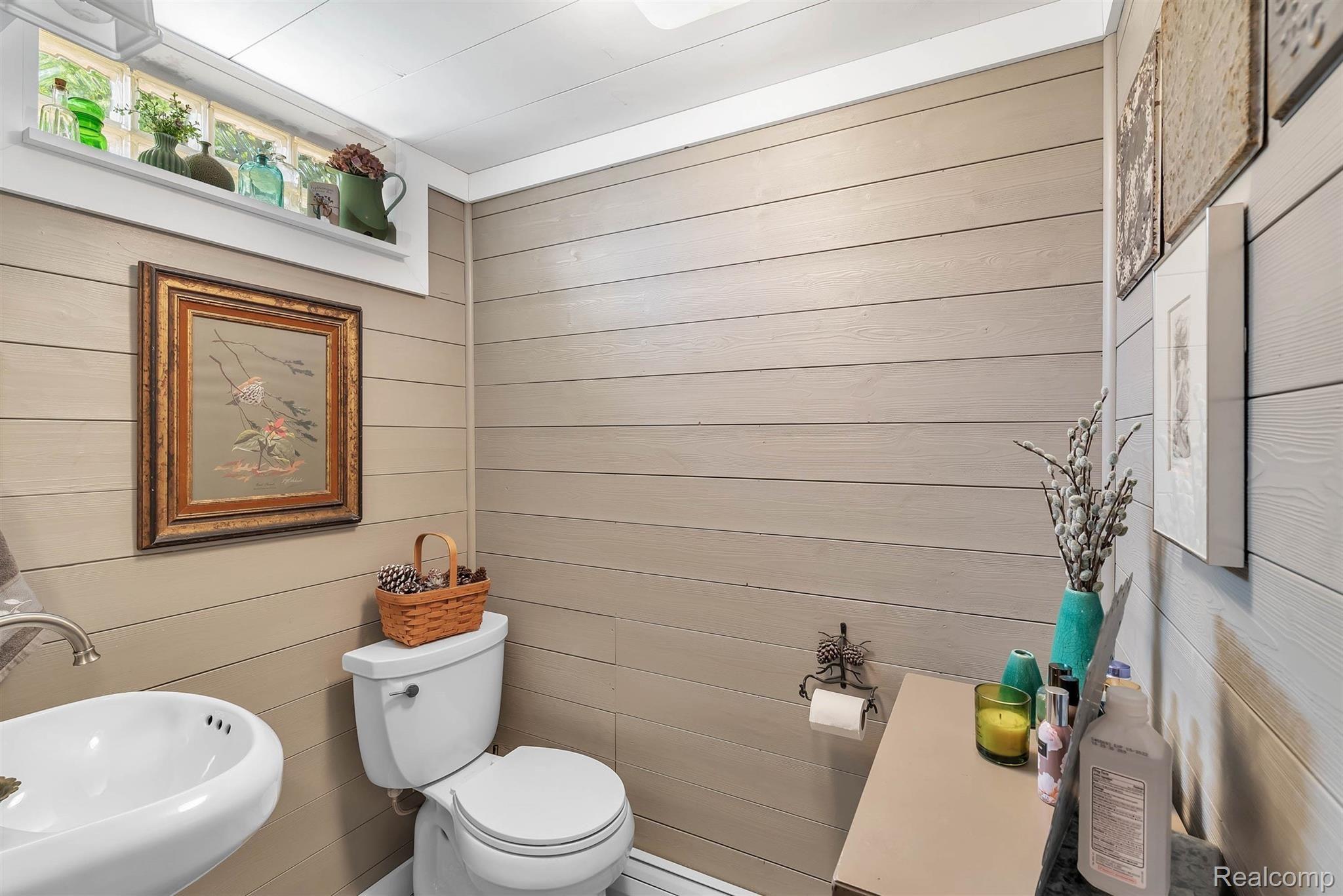 603 Hickory Street Fenton, MI 48430 - Photo 26 of 50 36-603 Hickory St -WindowStill-Real.jpg