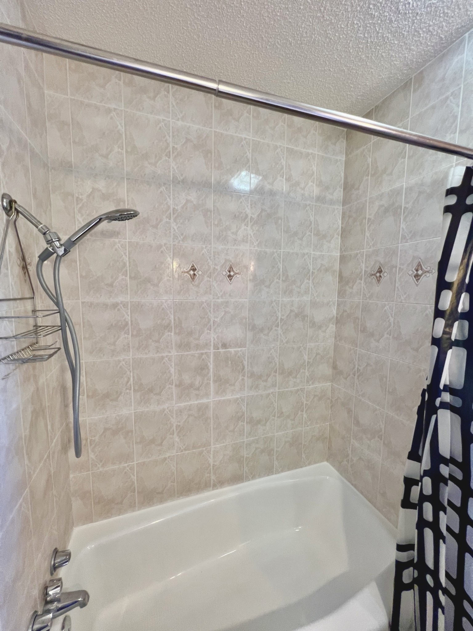 506 New Center Church Road Shelbyville, TN 37160 - Photo 30 of 44 a bath tub sitting next to a shower