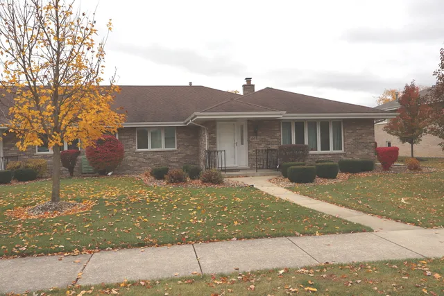 $324,900 | 10551 Eagle Ridge Drive, Unit 127, Orland Park, IL 60467