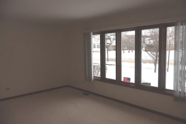 $324,900 | 10551 Eagle Ridge Drive, Unit 127, Orland Park, IL 60467