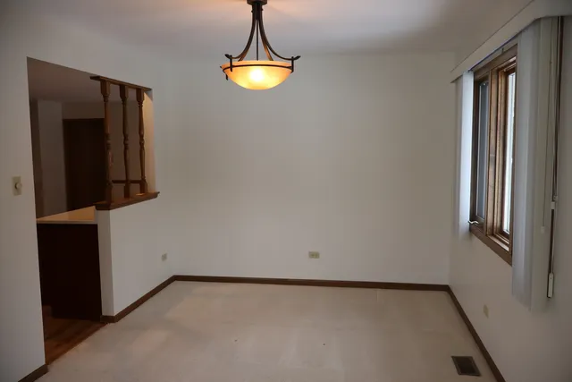 $324,900 | 10551 Eagle Ridge Drive, Unit 127, Orland Park, IL 60467