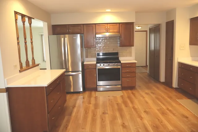 $324,900 | 10551 Eagle Ridge Drive, Unit 127, Orland Park, IL 60467