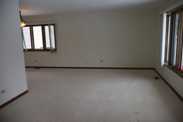 $324,900 | 10551 Eagle Ridge Drive, Unit 127, Orland Park, IL 60467