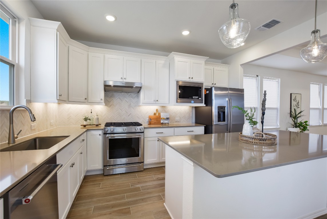 103 Crossbar Street Georgetown, TX 78633 - Photo 4 of 40