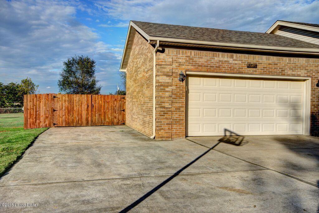 2030 Flatlick Road Mount Washington, KY 40047 - Photo 35 of 37 Garage Side view