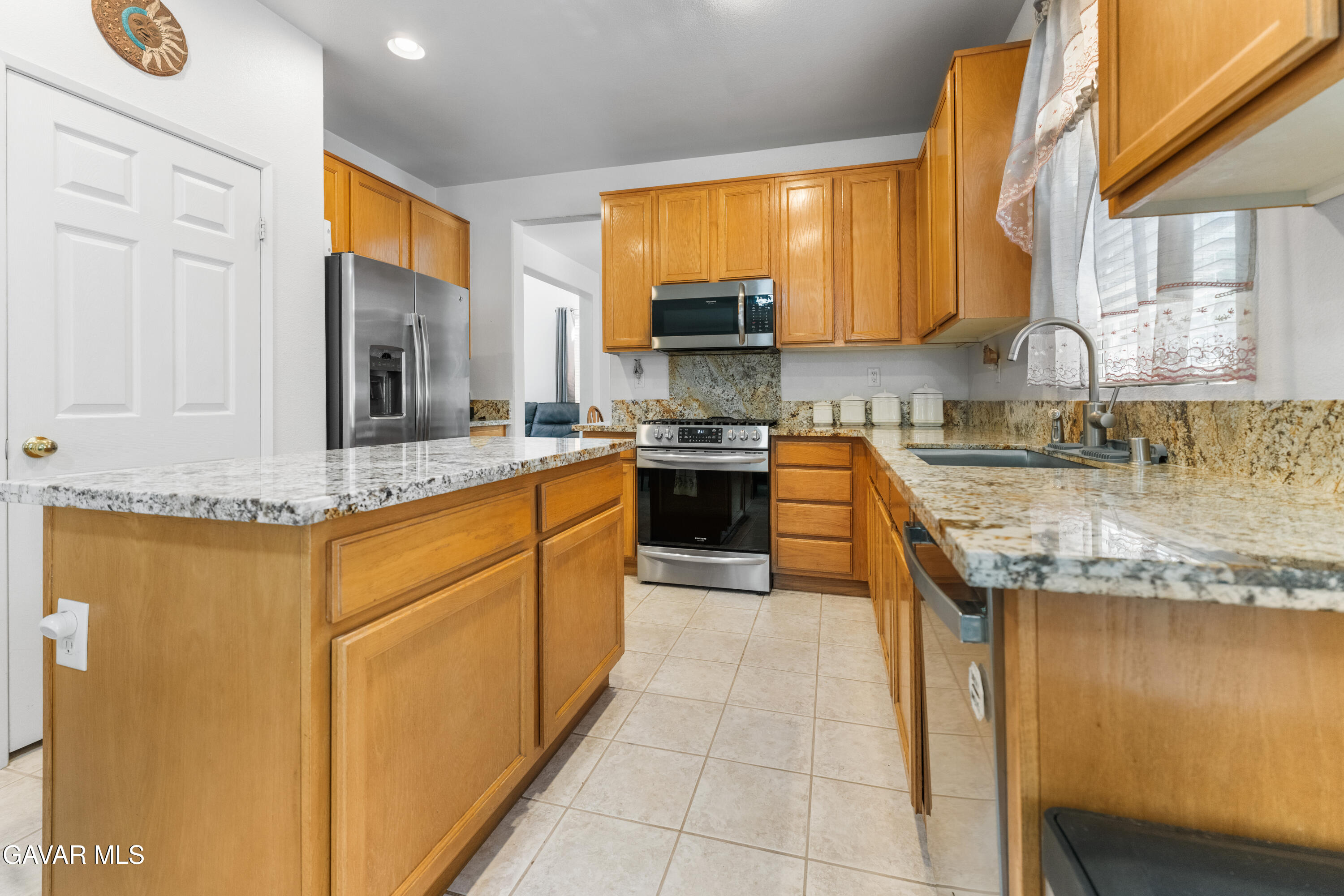 4040 Cobble Court Palmdale, CA 93551 - Photo 9 of 41 DSC07342