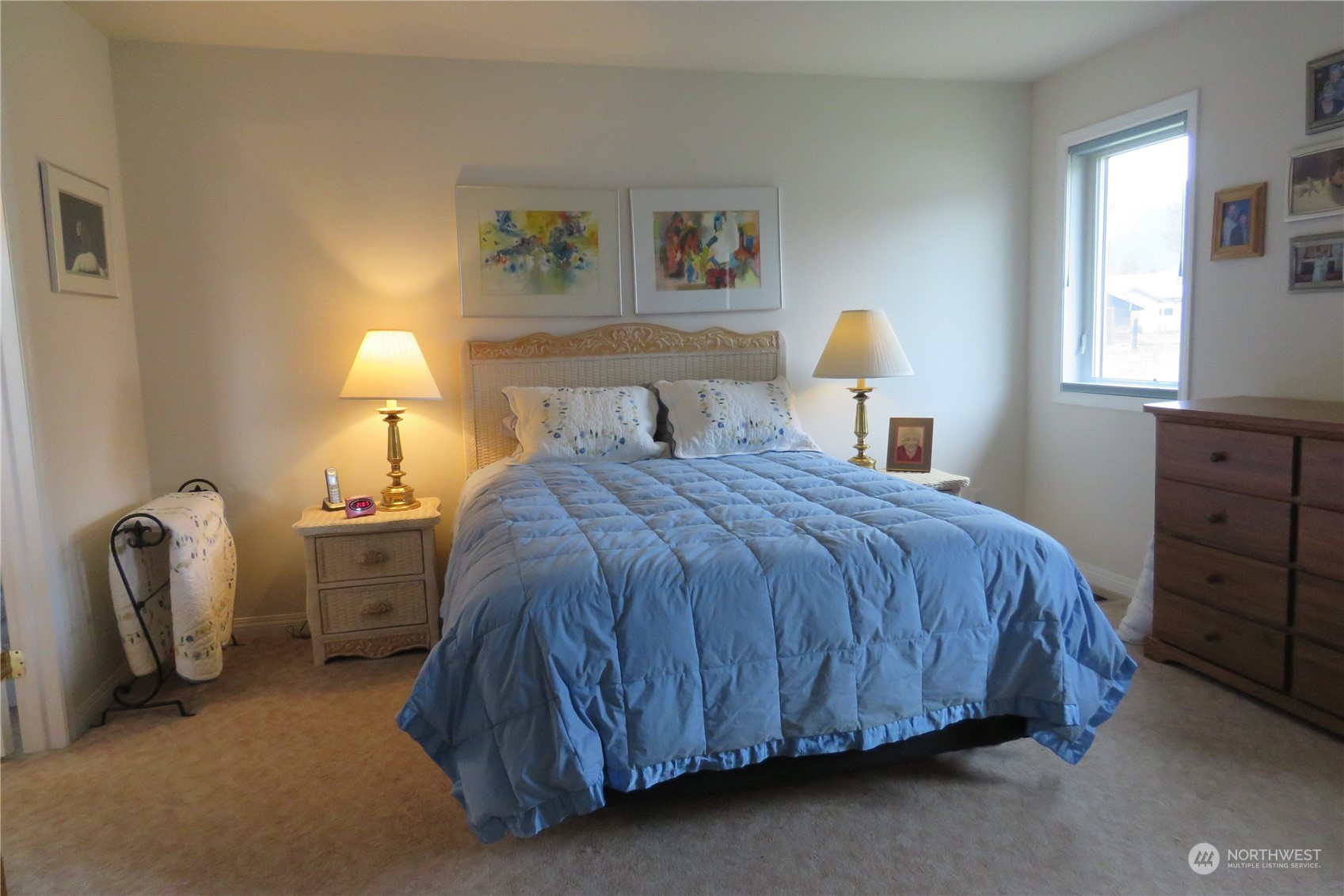 107 South Pass Road, Unit 28 Nooksack, WA 98276 - Photo 29 of 38 a spacious bedroom with a bed and a window