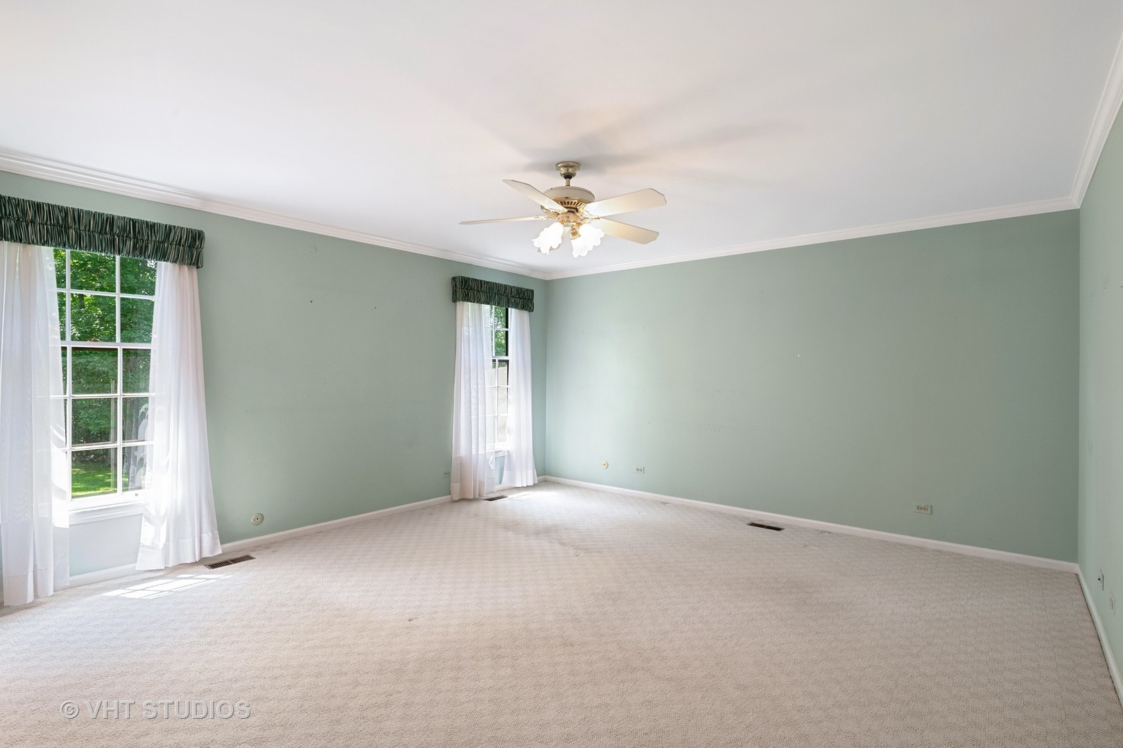 60 North Ridge Road Lake Forest, IL 60045 - Photo 19 of 36 an empty room with windows and ceiling fan