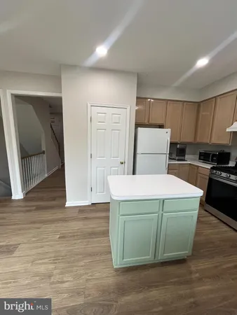 $3,295 | 5106 Observation Way, Alexandria, VA 22312