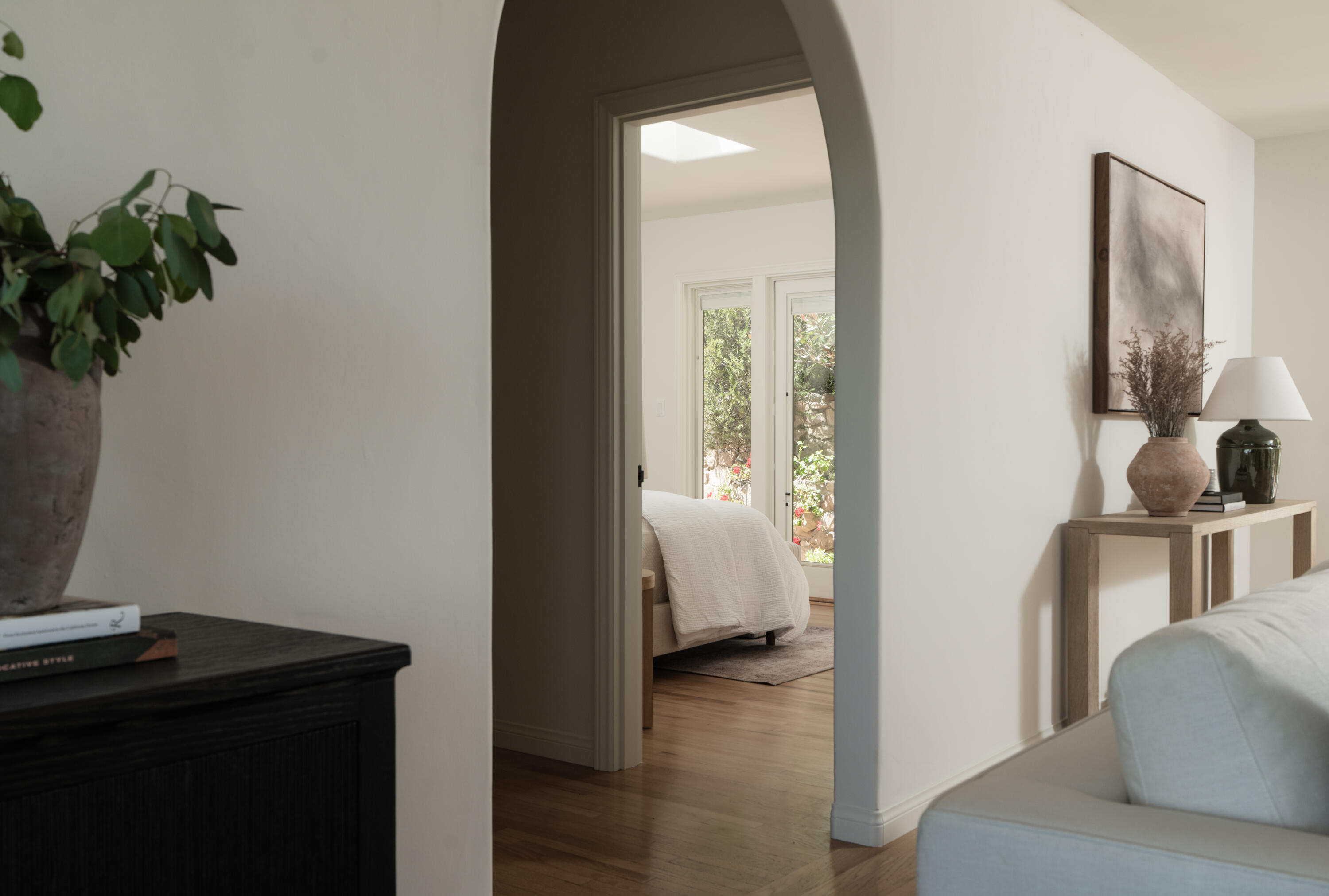 1416 Dover Road Santa Barbara, CA 93103 - Photo 7 of 22 Living Room