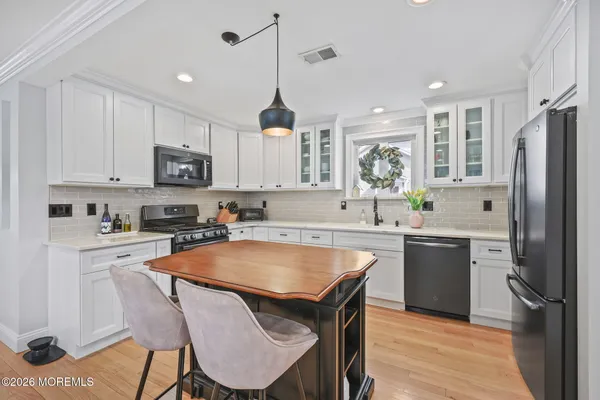 $739,999 | 33 Memorial Parkway, Atlantic Highlands, NJ 07716