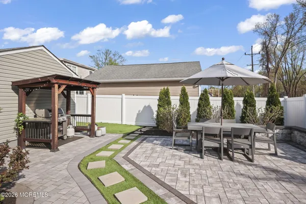 $739,999 | 33 Memorial Parkway, Atlantic Highlands, NJ 07716