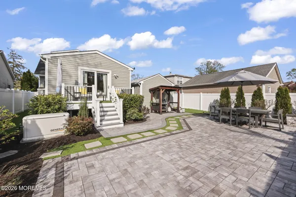 $739,999 | 33 Memorial Parkway, Atlantic Highlands, NJ 07716