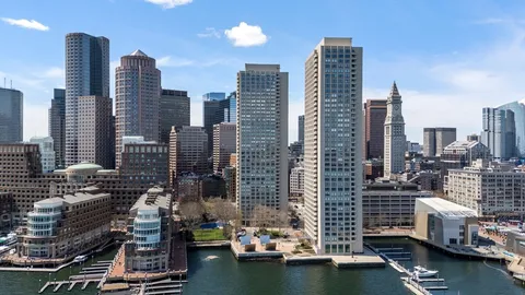 $1,095,000 | 65 East India Row, Unit 33C, Boston, MA 02110