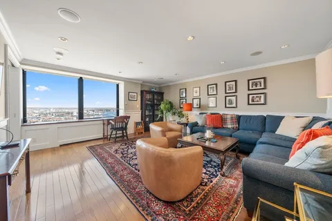 $1,095,000 | 65 East India Row, Unit 33C, Boston, MA 02110