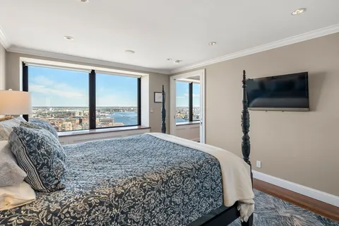 $1,095,000 | 65 East India Row, Unit 33C, Boston, MA 02110