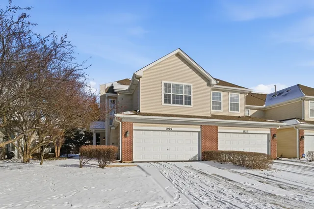 $2,500 | 1929 Golden Gate Lane, Naperville, IL 60563