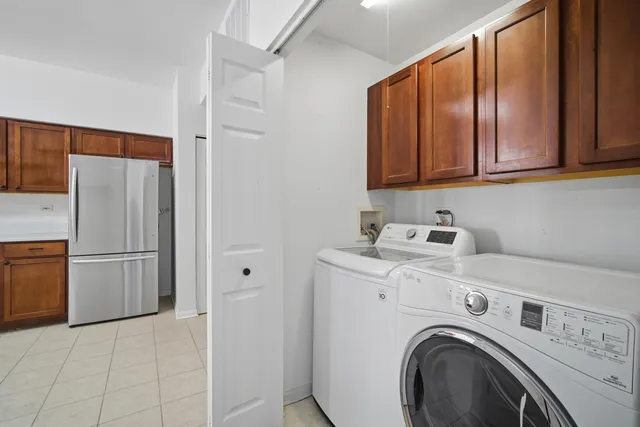 $2,500 | 1929 Golden Gate Lane, Naperville, IL 60563