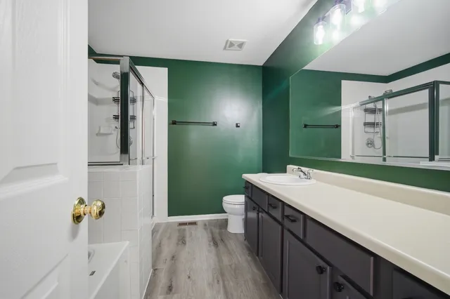 $2,500 | 1929 Golden Gate Lane, Naperville, IL 60563