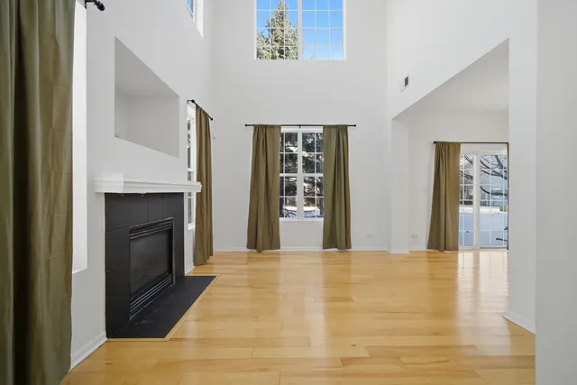 $2,500 | 1929 Golden Gate Lane, Naperville, IL 60563