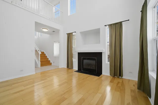 $2,500 | 1929 Golden Gate Lane, Naperville, IL 60563