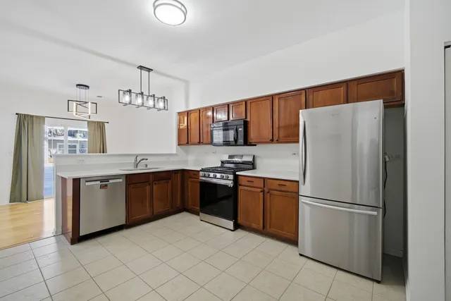 $2,500 | 1929 Golden Gate Lane, Naperville, IL 60563