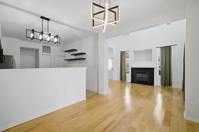 $2,500 | 1929 Golden Gate Lane, Naperville, IL 60563