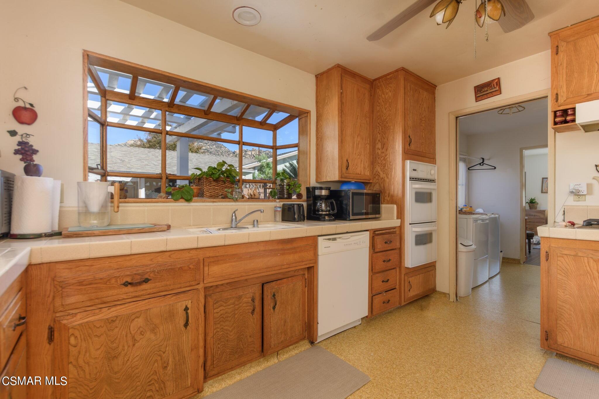 2190 May Court Simi Valley, CA 93063 - Photo 12 of 31 2190 May #12