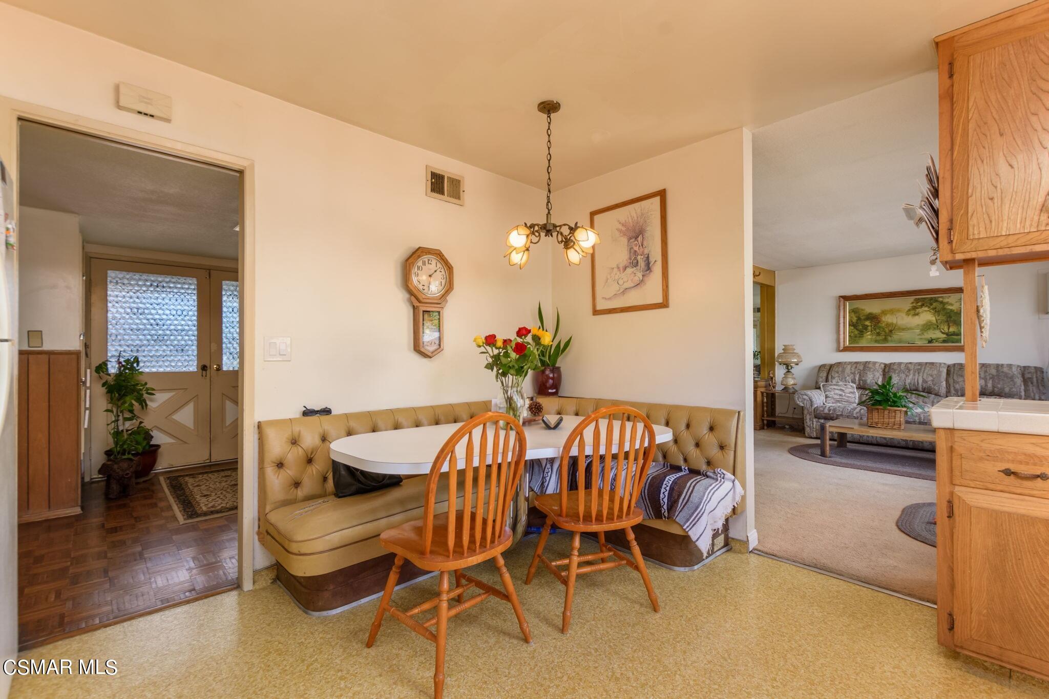 2190 May Court Simi Valley, CA 93063 - Photo 13 of 31 2190 May #13