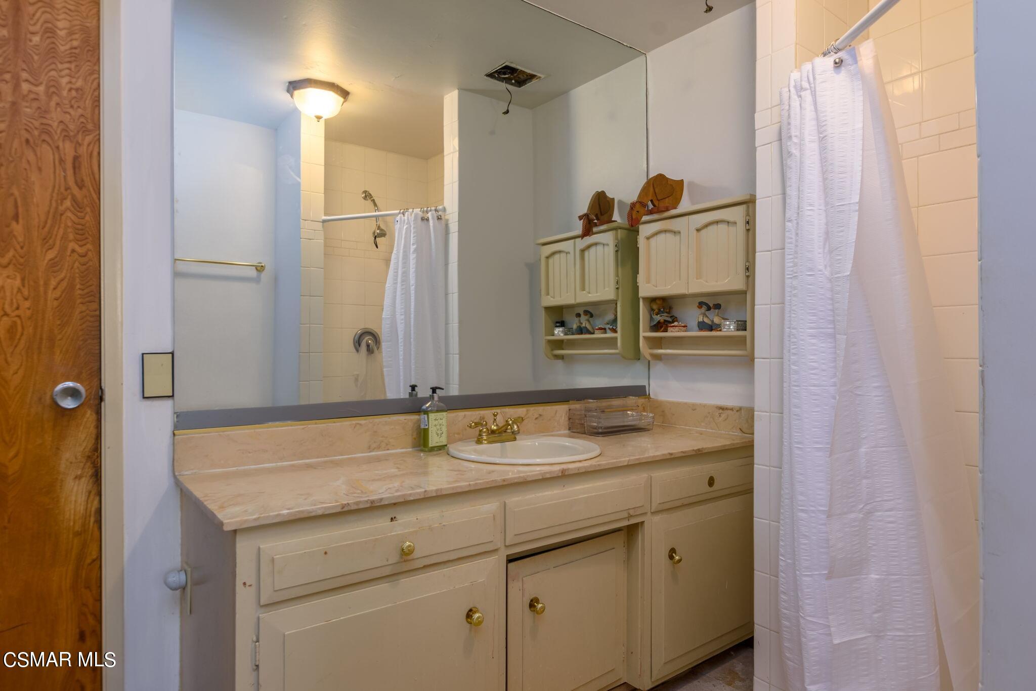 2190 May Court Simi Valley, CA 93063 - Photo 16 of 31 2190 May #16