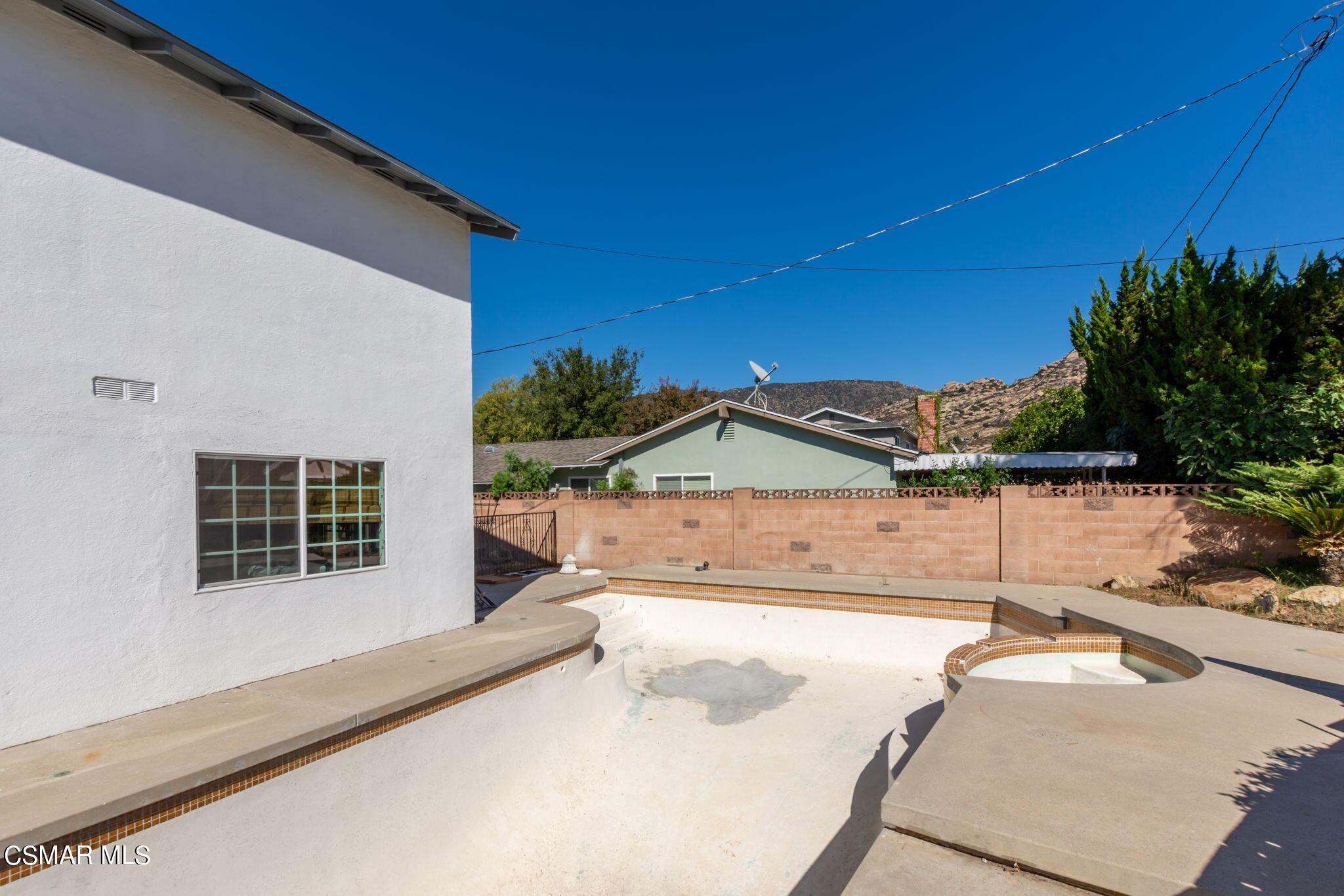 2190 May Court Simi Valley, CA 93063 - Photo 28 of 31 2190 May #28