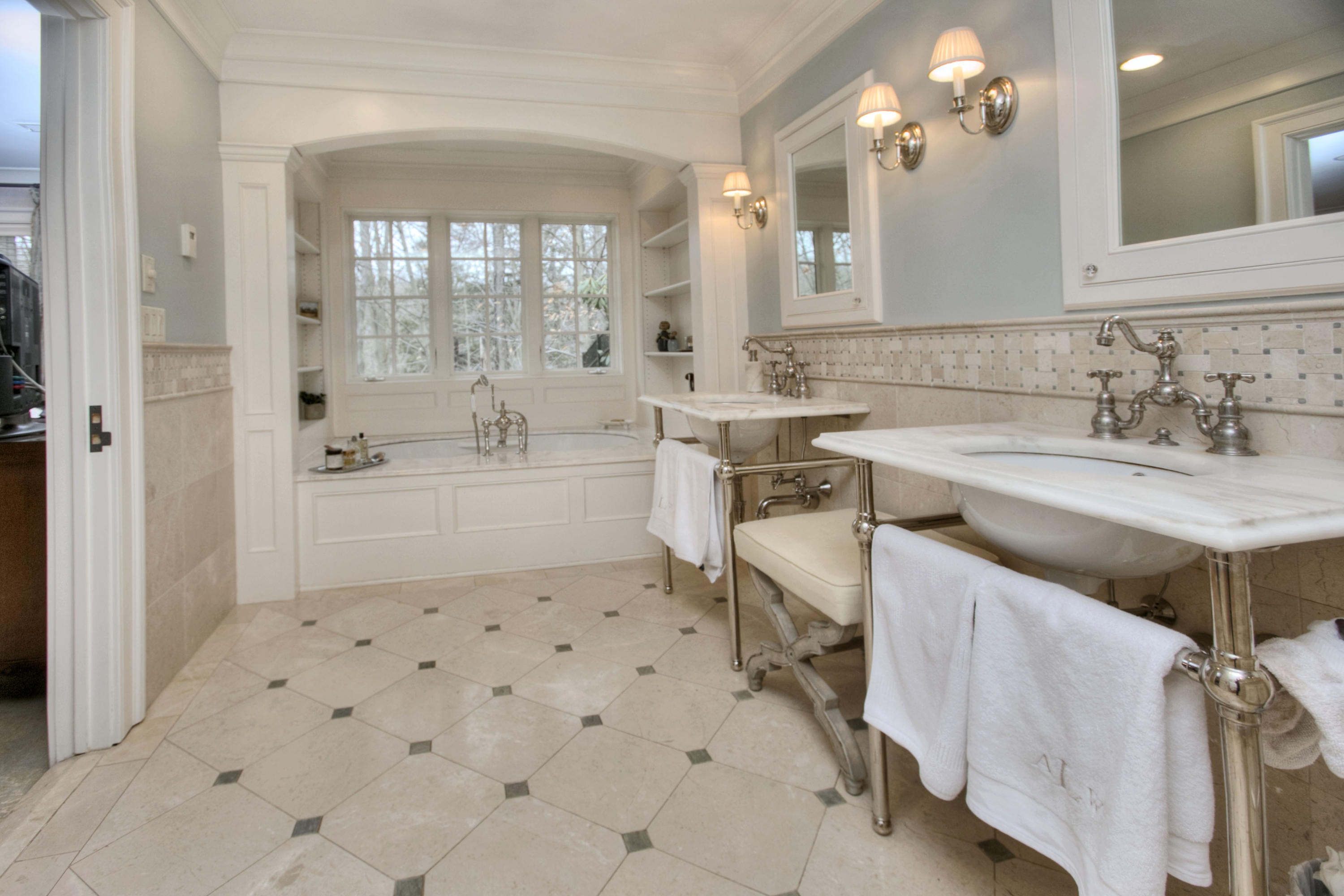 426 Frogtown Road New Canaan, CT 06840 - Photo 16 of 32 Master bath