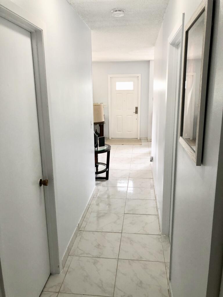 5821 Mango Road West Palm Beach, FL 33413 - Photo 13 of 21 mainhallway