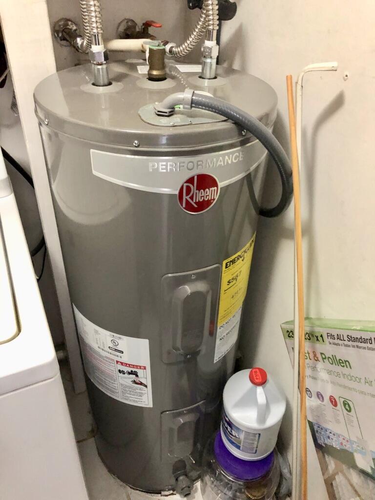 5821 Mango Road West Palm Beach, FL 33413 - Photo 17 of 21 WaterHeater
