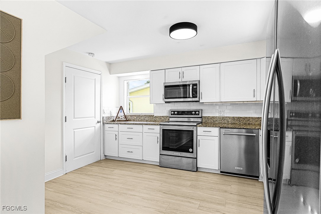 1060 Cooper Drive Naples, FL 34103 - Photo 13 of 33 a kitchen with a sink stove and microwave
