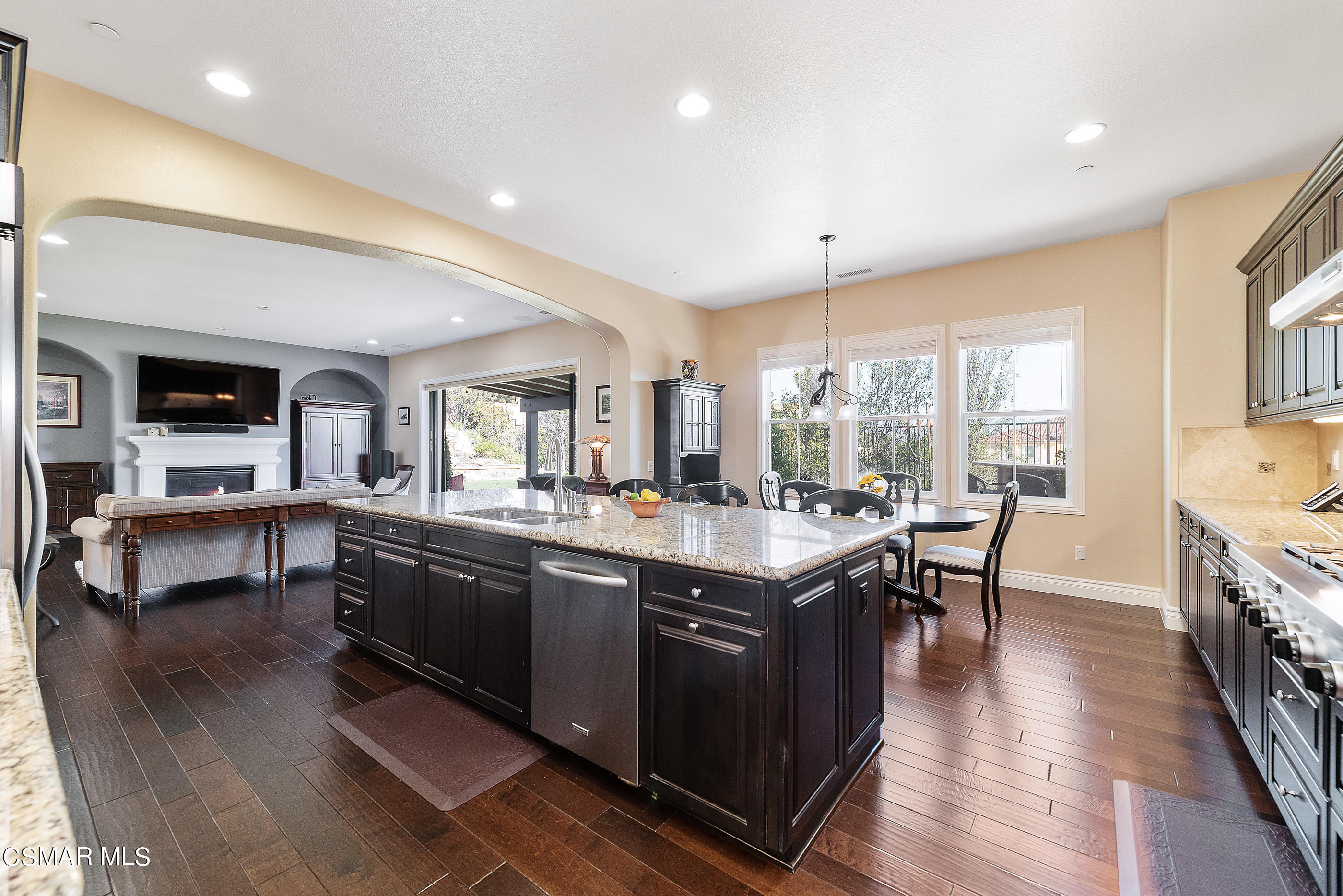 13740 Pinefield Court Moorpark, CA 93021 - Photo 17 of 62 Kitchen