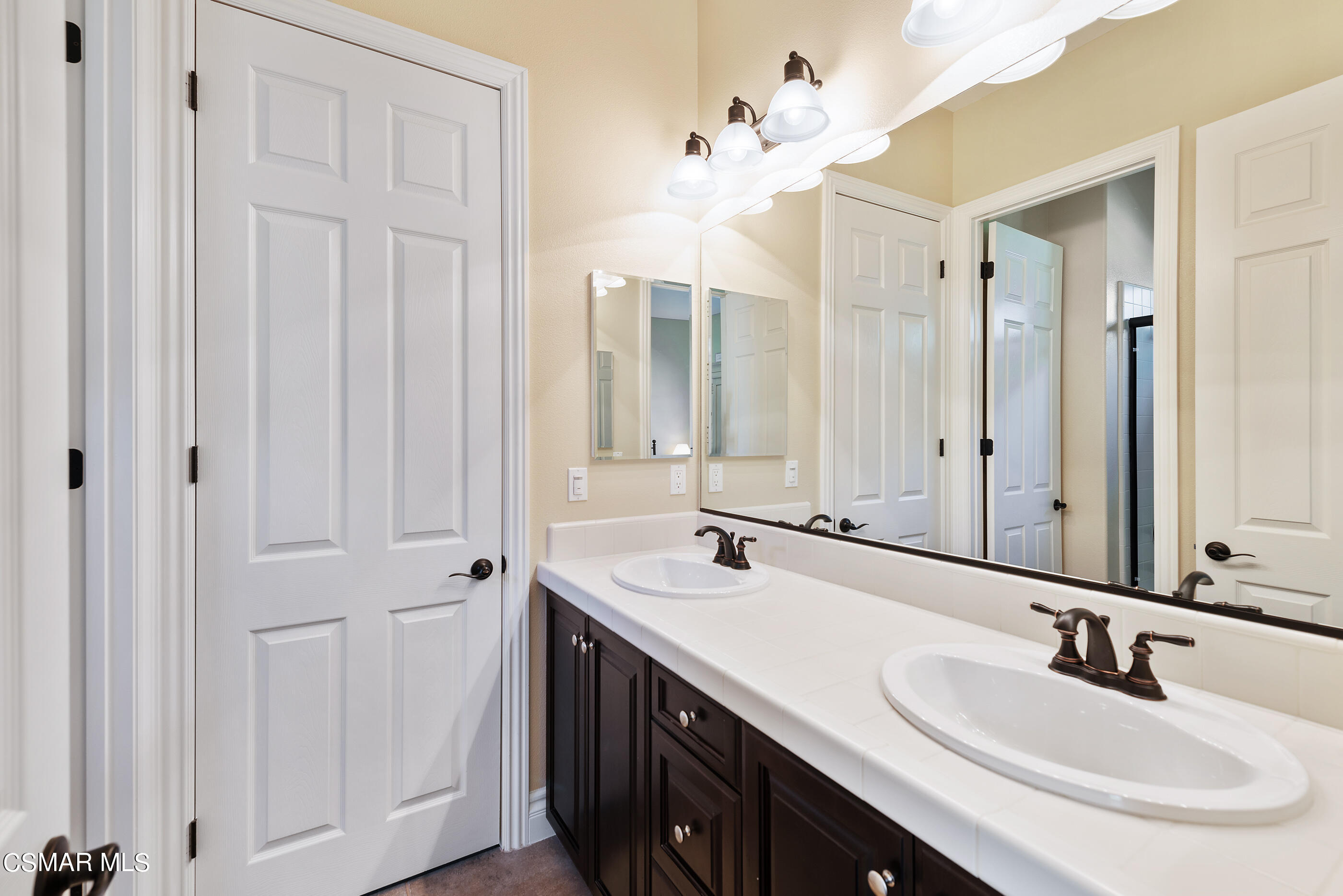 13740 Pinefield Court Moorpark, CA 93021 - Photo 26 of 62 a bathroom with 2 sink and a mirror